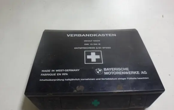 BMW 5 E34 First aid kit 