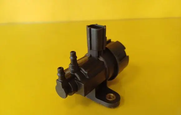 Ford Mondeo MK II Vacuum valve F63E9J459 F63E9J459AA