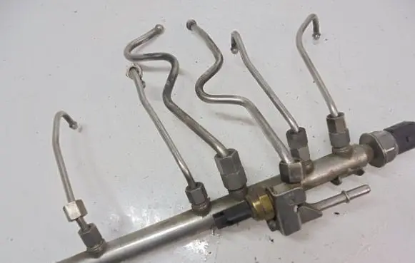 BMW 7 F01 F02 F03 F04 Fuel main line pipe 7562474