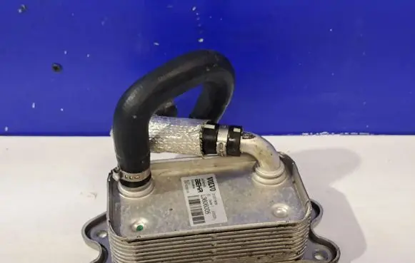 Volvo V60 Engine oil radiator 31201909