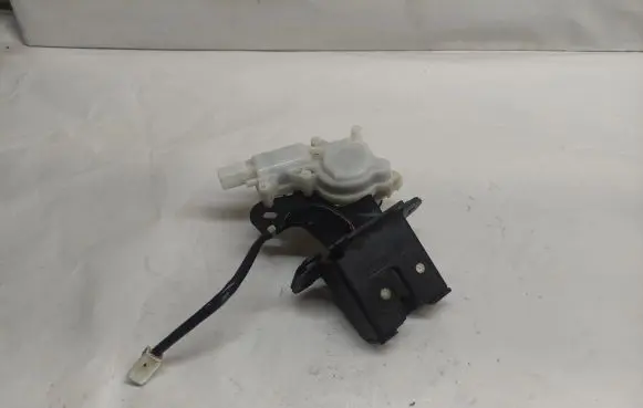 Mazda 3 I Tailgate/trunk/boot lock/catch/latch B6701