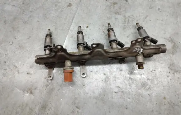 Volkswagen PASSAT CC Fuel injector
