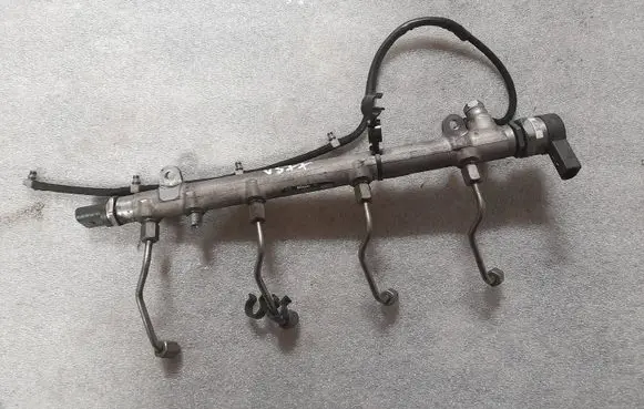 Mercedes-Benz C W203 Fuel main line pipe A6460701695 6460701695