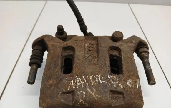 Nissan Navara D40 Front brake caliper
