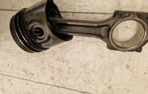 Hyundai Galloper Piston with connecting rod J9648