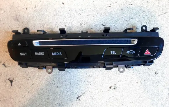 Head unit multimedia control