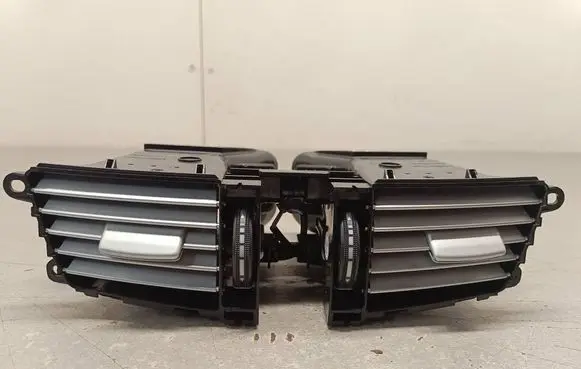 Mercedes-Benz E W212 Dash center air vent grill A2128302554 06825002