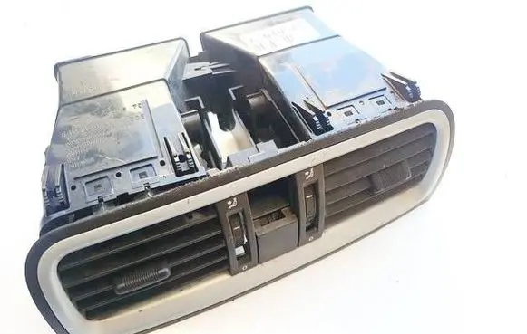Skoda Fabia Mk2 (5J) Dash center air vent grill 5J0820951