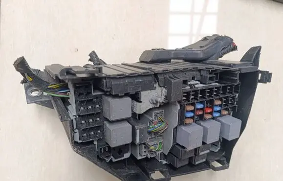 Ford Mondeo MK IV Fuse box set 6g9t14A067ab