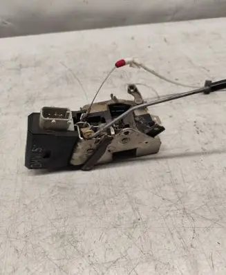 BMW 5 E39 Rear door lock 40620751 6711 8352165