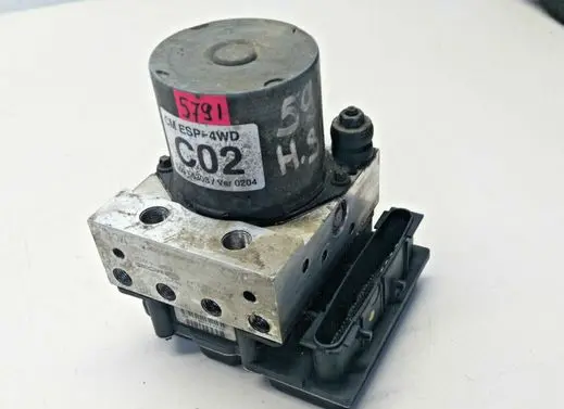 Hyundai Santa Fe ABS Pump 589102B850