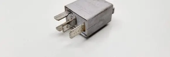 Volkswagen PASSAT B6 Other relay 1K0951253