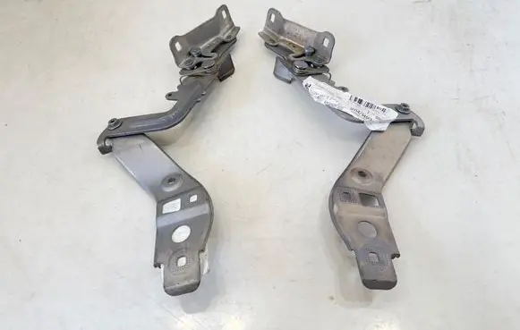 Mercedes-Benz GLA H247 Engine bonnet/hood hinges A2478806901 A2478807001