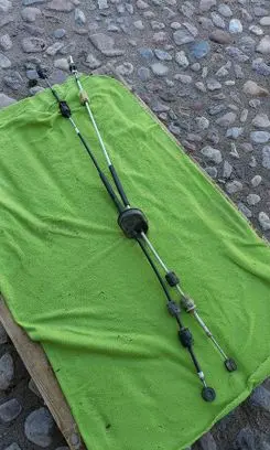 Opel Insignia A Gear shift cable linkage 55560992