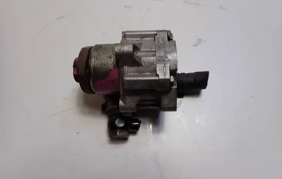 Volkswagen Polo III 6N 6N2 6NF Power steering pump 91125