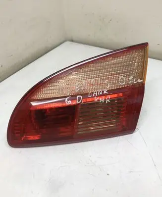 Toyota Avensis T220 Tailgate rear/tail lights