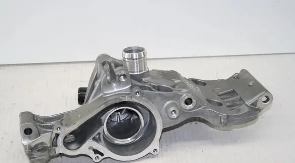 BMW X1 U11 Water pump 8631940
