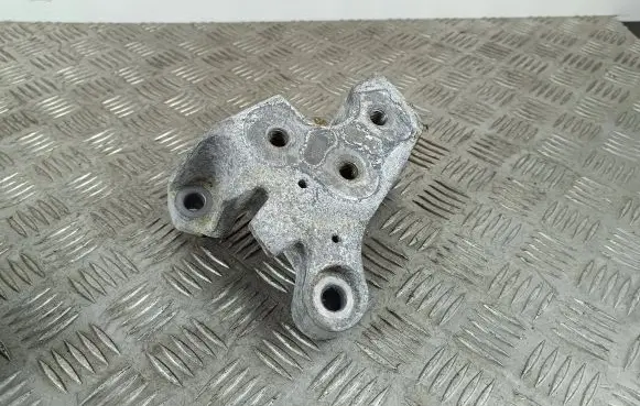 Jeep Cherokee Gearbox mounting bracket