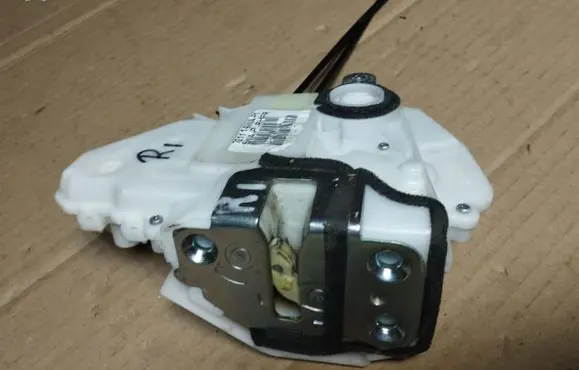 Honda CR-V Front door lock 72111SWAP1