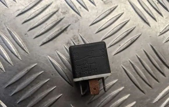 Volvo S70 V70 V70 XC Other relay 00351073