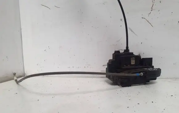 Nissan Qashqai+2 Front door lock