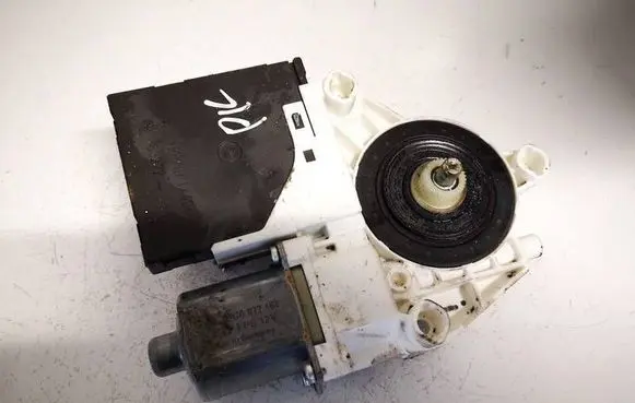Volkswagen Tiguan Front door window regulator motor 1k0959793j 5n0959701