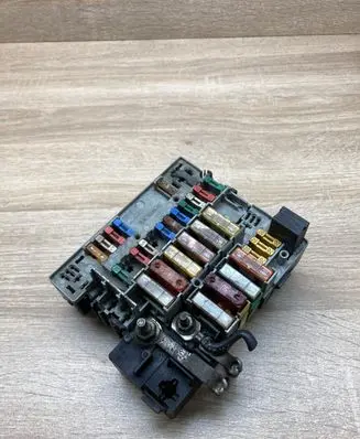 Peugeot 406 Fuse module 9628024480 9620220980
