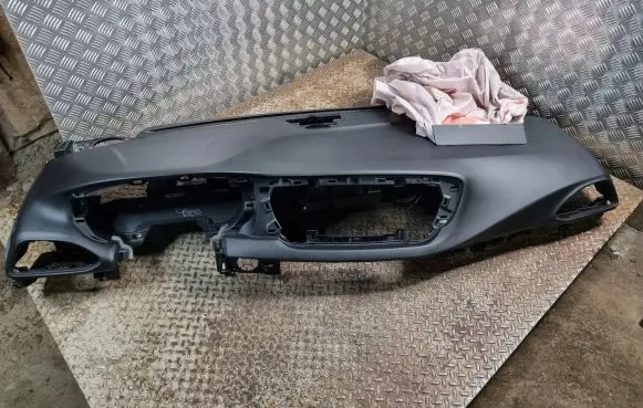 Chrysler Pacifica Dashboard 5RL04TRMAA 68226856AE P68226856AE