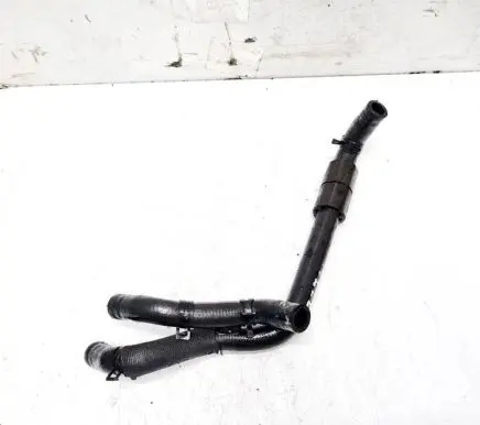 Volkswagen PASSAT B5.5 Engine coolant pipe/hose