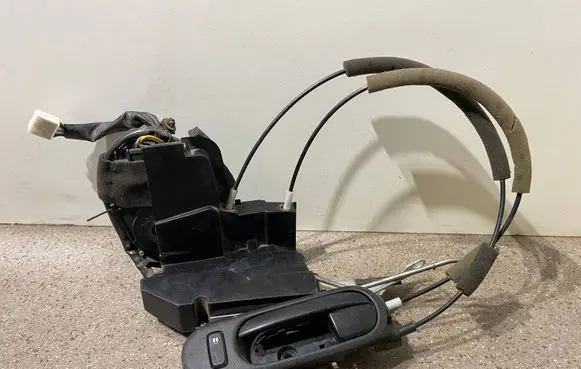 Mazda CX-7 Front door lock