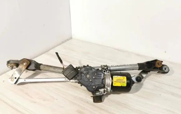 Renault Megane III Front wiper linkage and motor W000007226