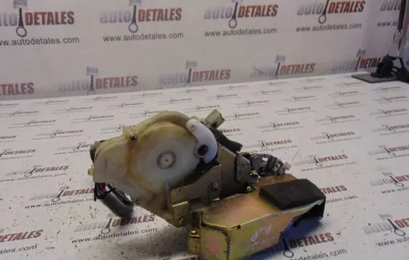 Honda CR-V Front door lock