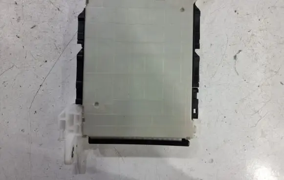 Toyota C-HR I Fuse module 82730F4010 63587132