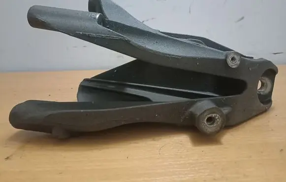 Volkswagen Transporter - Caravelle T6 Engine mounting bracket 7E0199370L