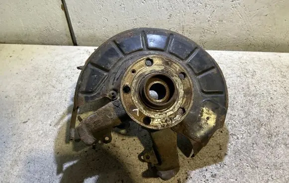 Skoda Octavia Mk2 (1Z) Front wheel hub