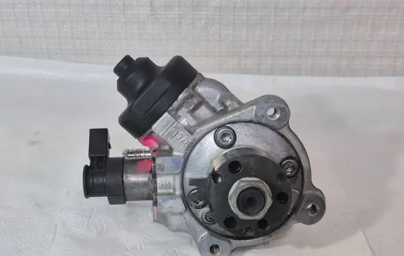Volkswagen Caddy Fuel injection high pressure pump 03L130755L 0445010526 05200911