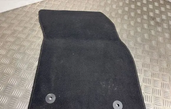 Ford Focus Front floor mat LJ130D00BB3JA6
