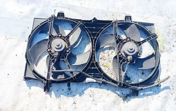 Nissan Primera Radiator cooling fan shroud 