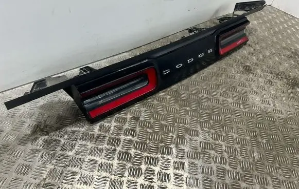 Dodge Challenger Tailgate rear/tail lights 68195784AF 00186050110000 68195784AC