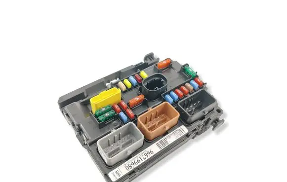 Peugeot 207 Fuse module 9667199680