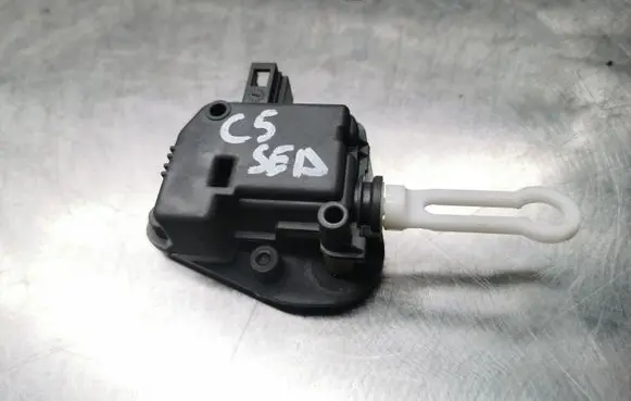 Audi A6 S6 C5 4B Central locking motor 8E9827833
