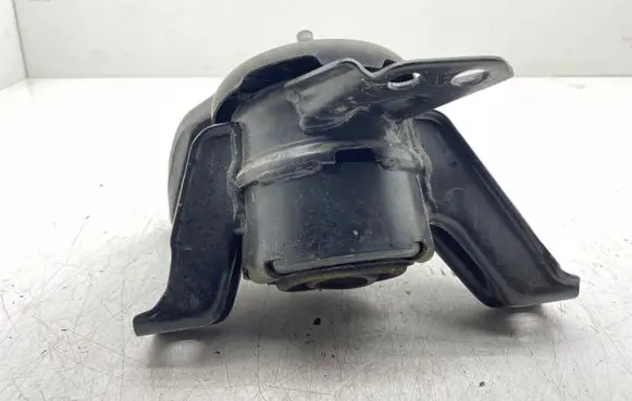KIA Sportage Engine mount bracket