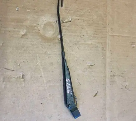 Mercedes-Benz E W124 Rear wiper blade arm 