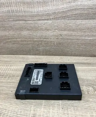 Audi A4 S4 B8 8K Comfort/convenience module 8K0907063 F005V00851