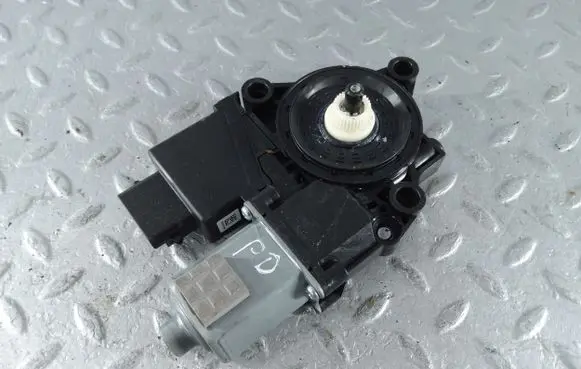 KIA Optima Front door window regulator motor 82460D4000