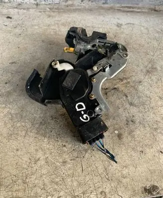 Lexus ES 250 - 300 - 330 Rear door lock