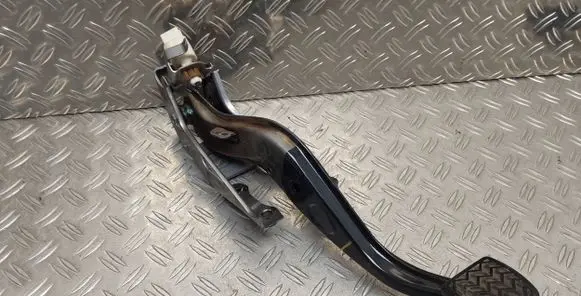 Toyota Yaris Brake pedal 