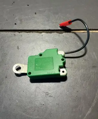 Mercedes-Benz S W220 Aerial antenna amplifier 2208202389