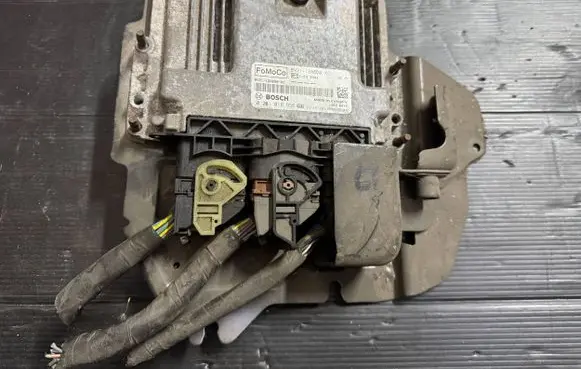 Ford Fiesta Engine control unit/module BV2112A650XC 0281018938