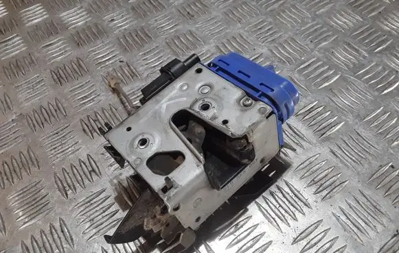 Audi A8 S8 D2 4D Rear door lock 4D0839015D